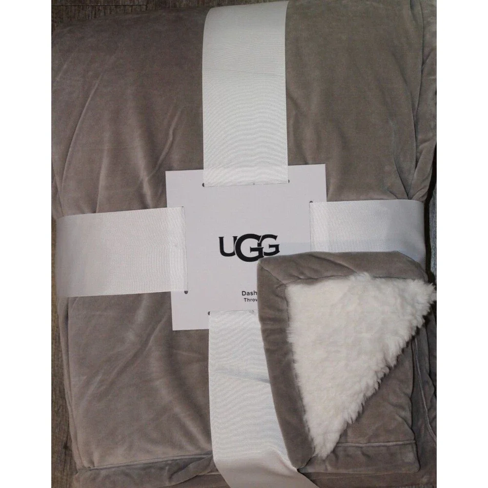 UGG avery reversible